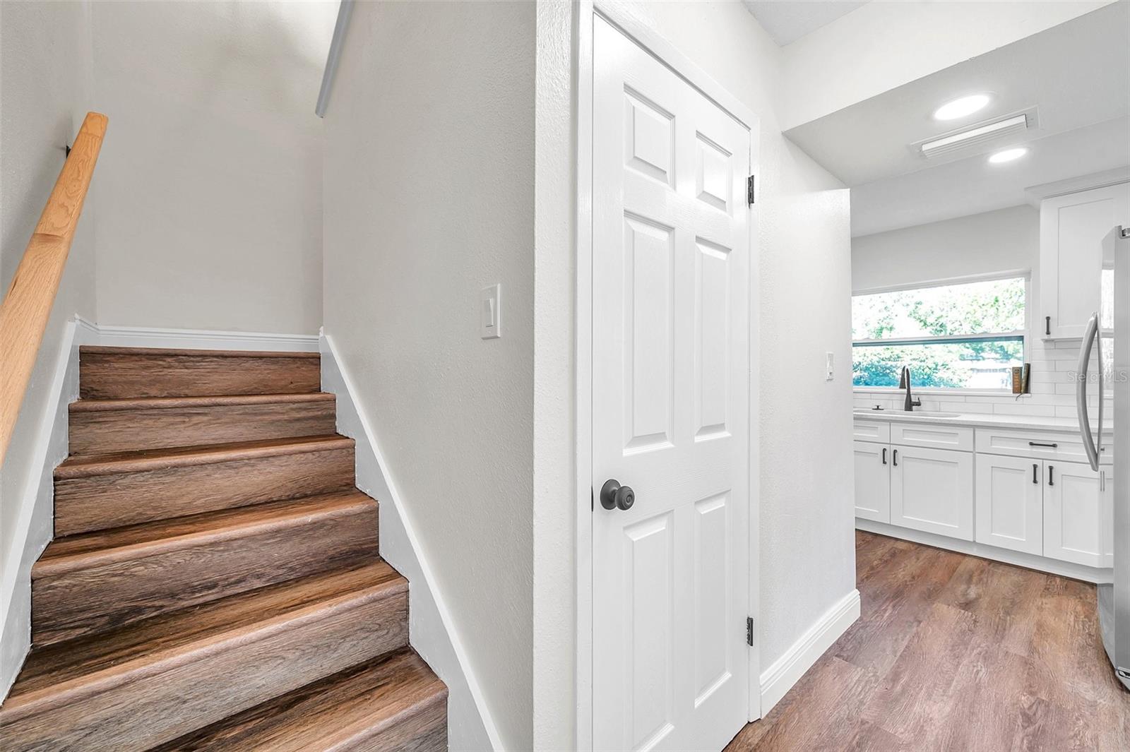 Listing photo id 24 for 2078 Madrid Court N