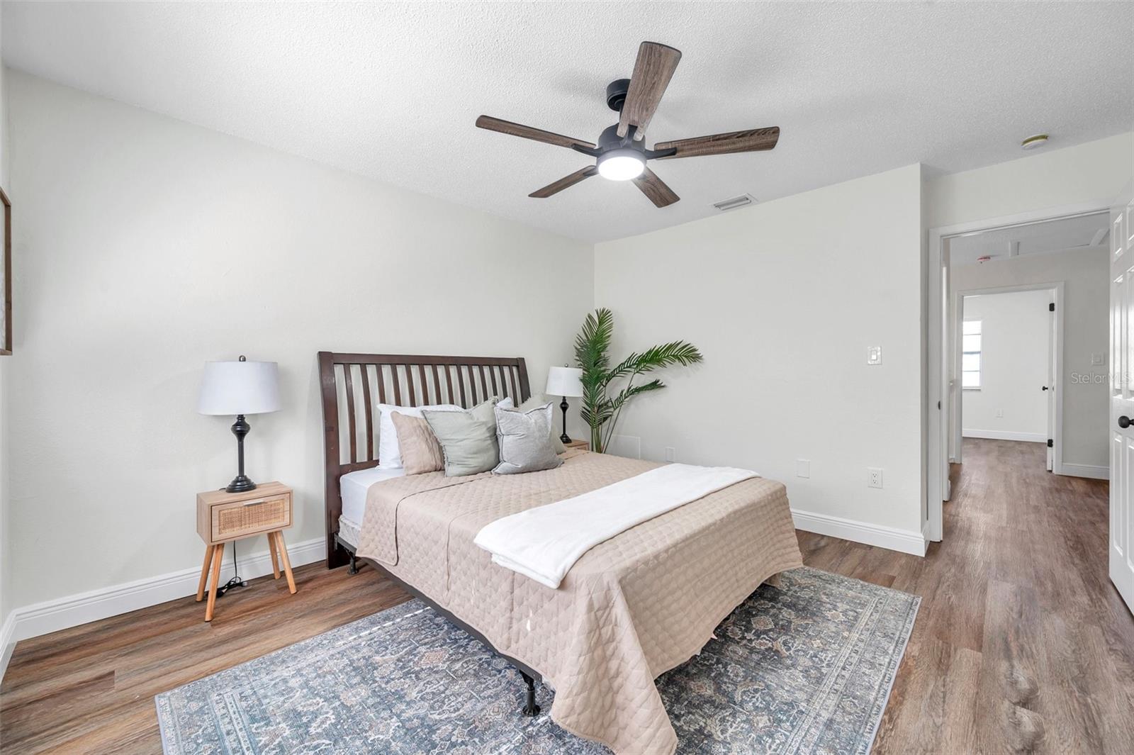 Listing photo id 27 for 2078 Madrid Court N