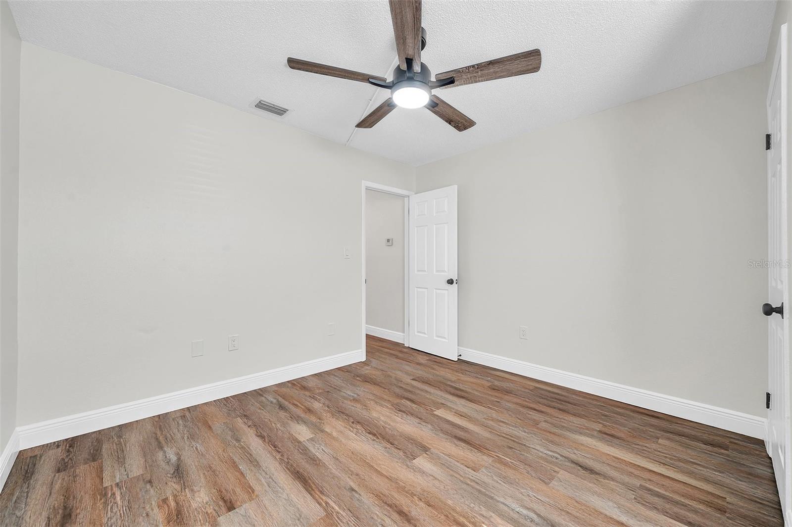 Listing photo id 33 for 2078 Madrid Court N
