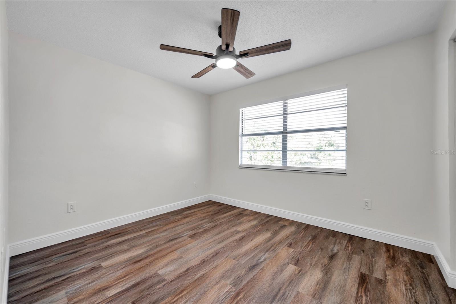 Listing photo id 35 for 2078 Madrid Court N