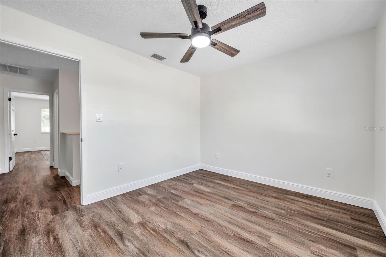 Listing photo id 36 for 2078 Madrid Court N