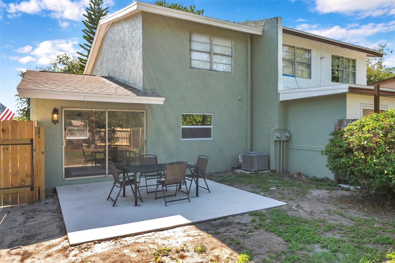 Listing photo id 43 for 2078 Madrid Court N