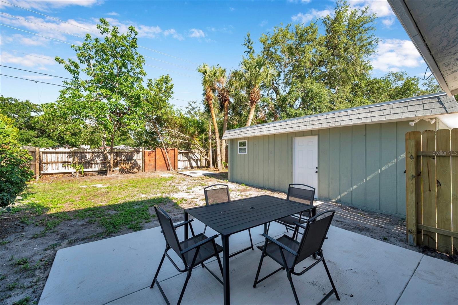 Listing photo id 46 for 2078 Madrid Court N