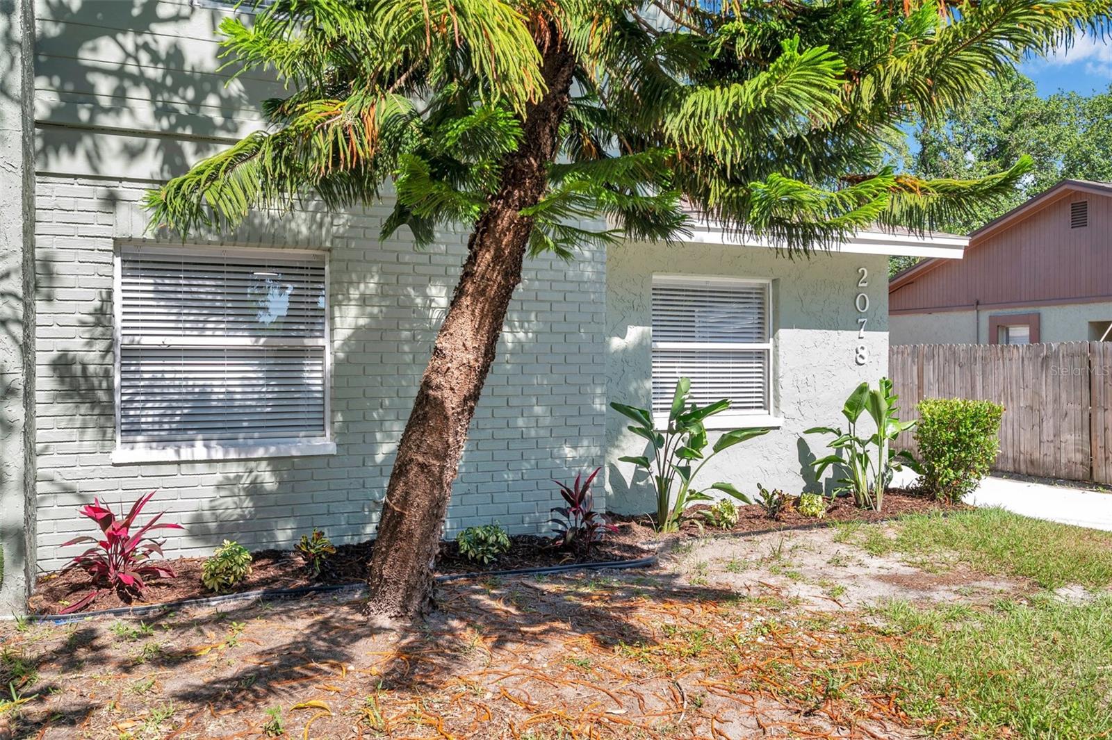 Listing photo id 3 for 2078 Madrid Court N