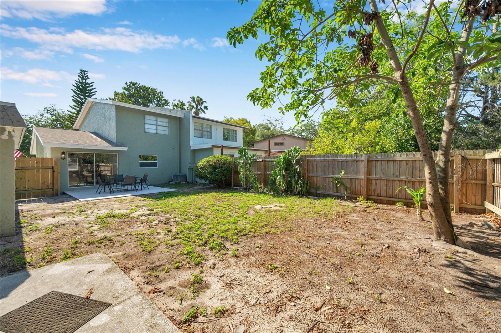 Listing photo id 48 for 2078 Madrid Court N