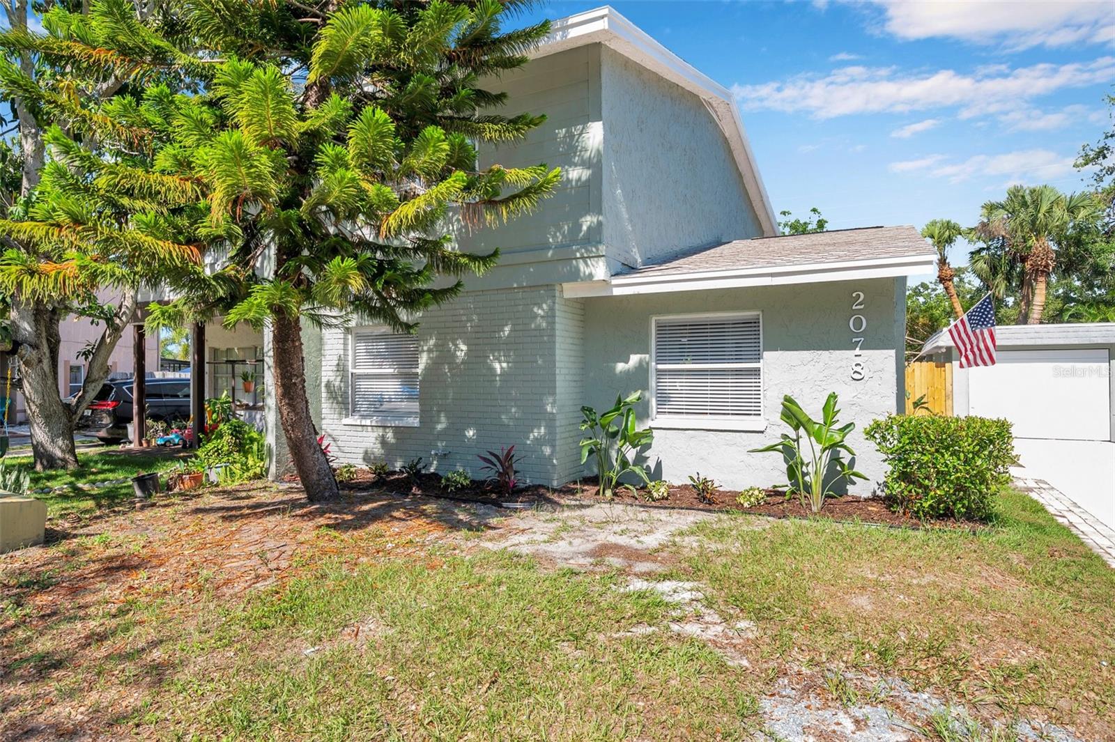Listing photo id 5 for 2078 Madrid Court N