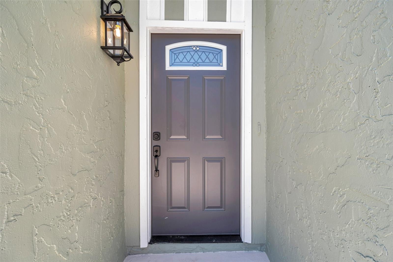 Listing photo id 7 for 2078 Madrid Court N