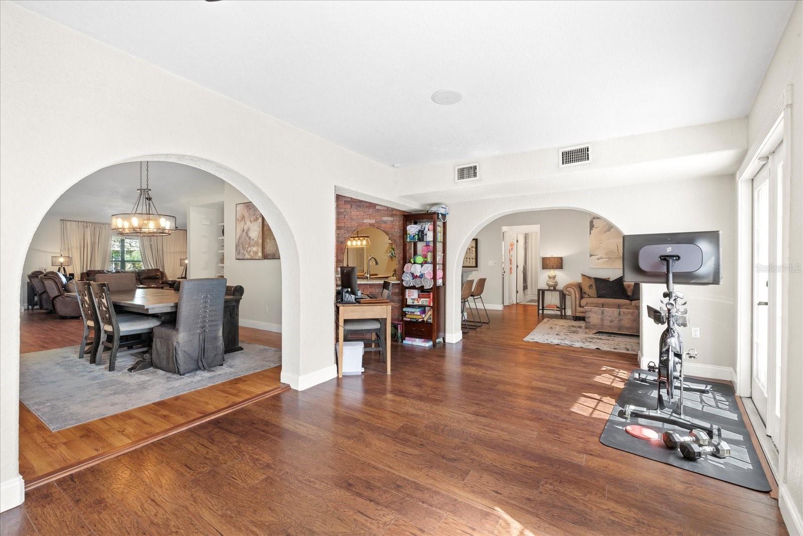 Listing photo id 21 for 1914 Elk Spring Drive