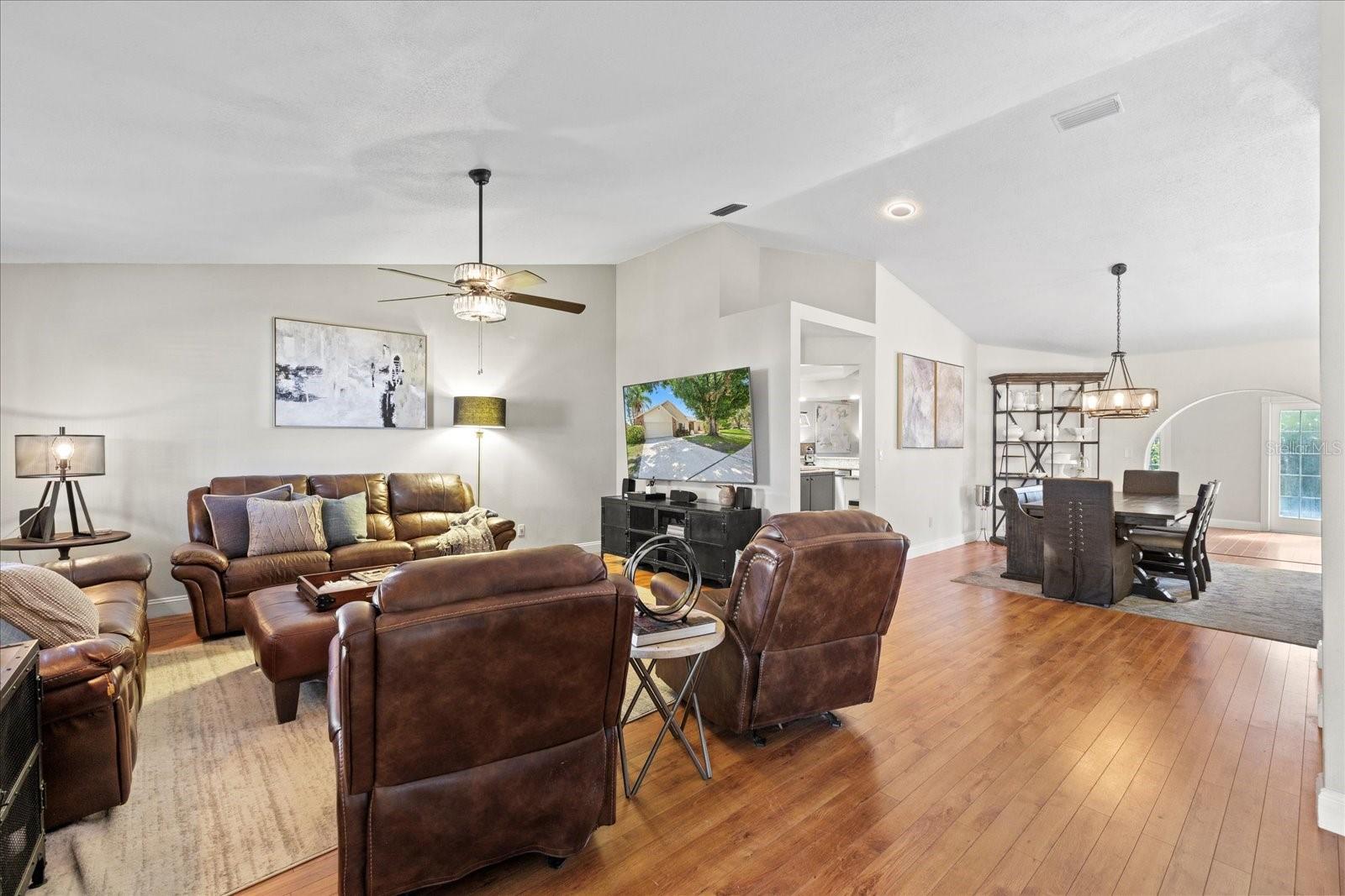 Listing photo id 1 for 1914 Elk Spring Drive