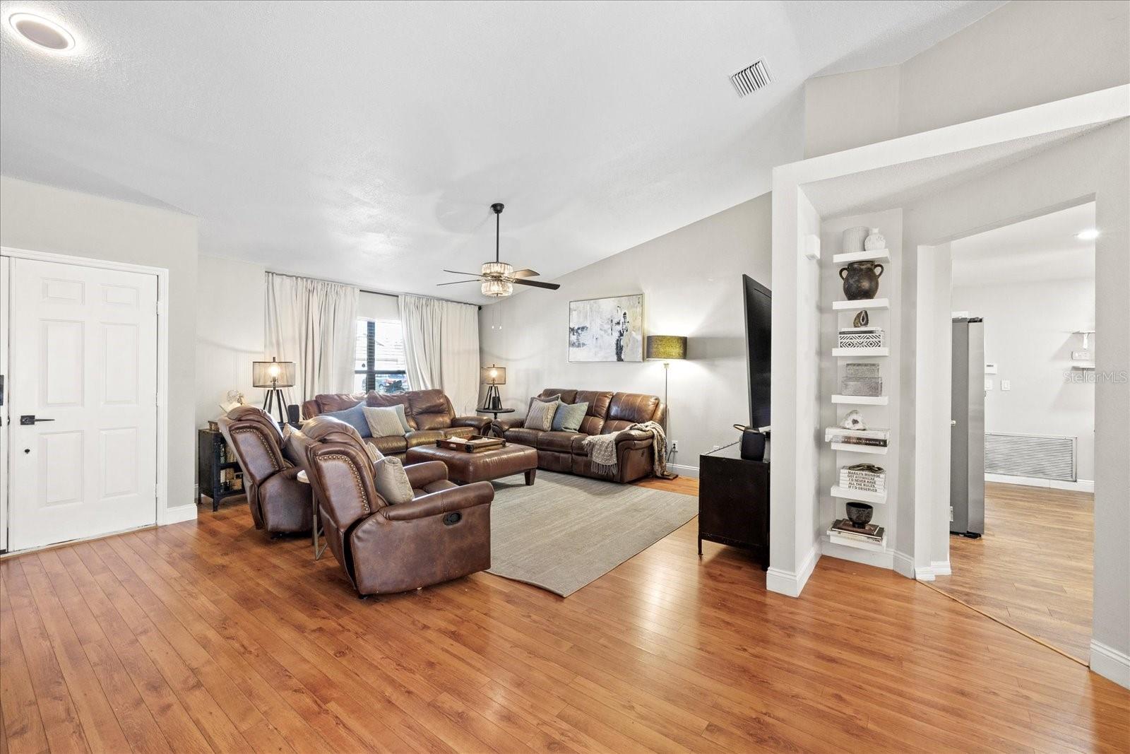 Listing photo id 3 for 1914 Elk Spring Drive