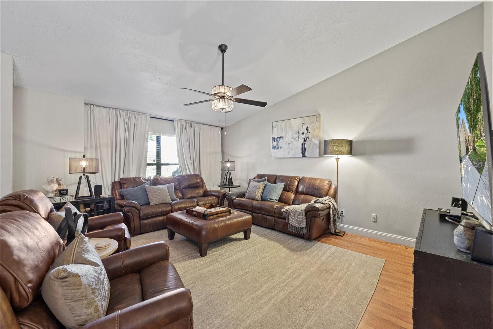 Listing photo id 4 for 1914 Elk Spring Drive