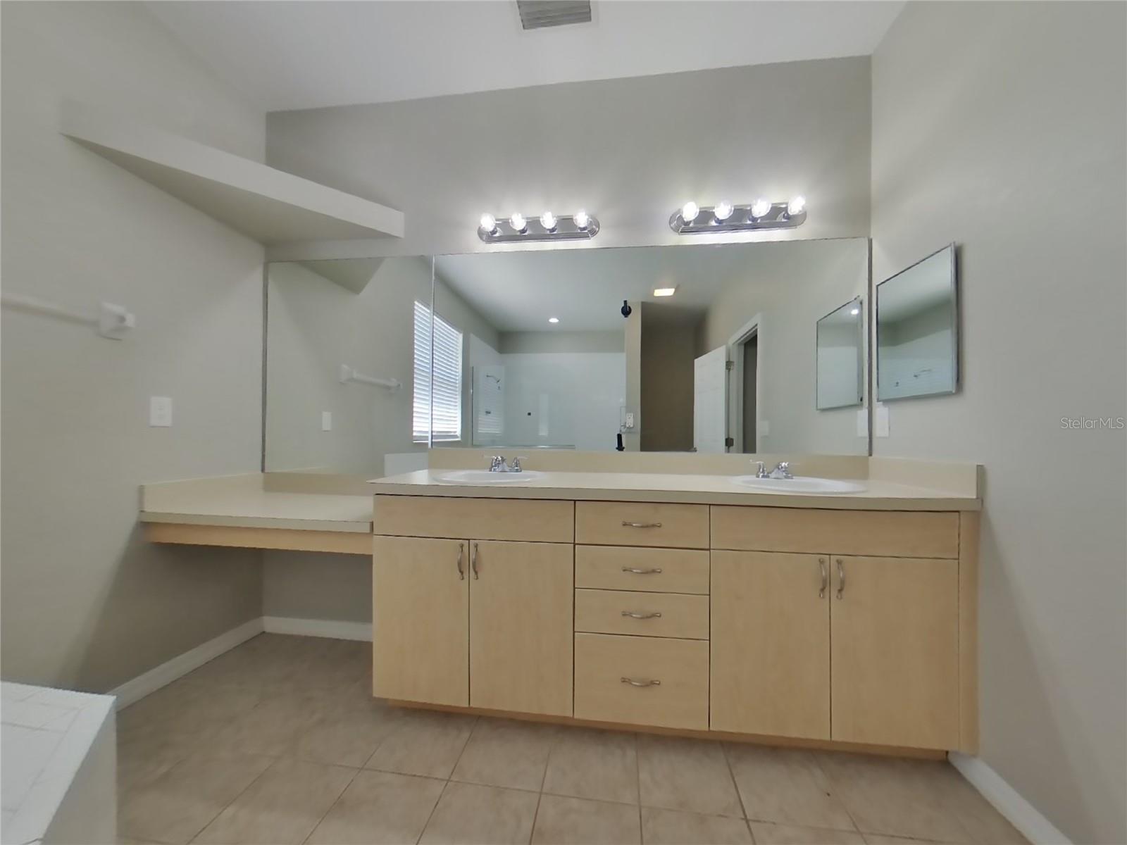 Image 7 of 18 For 1139 Wapello Street