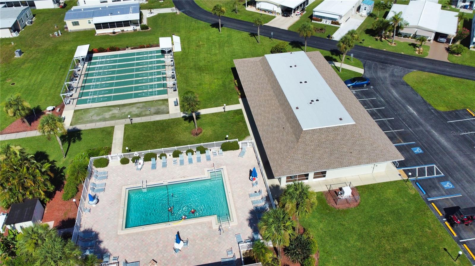 Image 12 of 42 For 707 Del Luna Drive