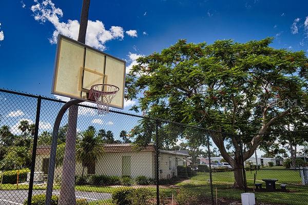 Image 27 of 42 For 707 Del Luna Drive