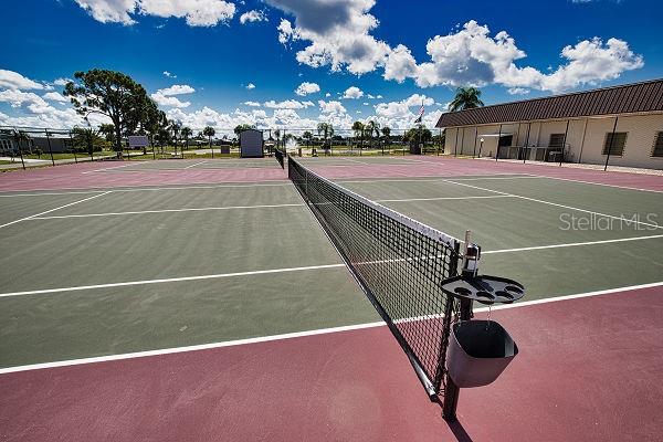 Image 29 of 42 For 707 Del Luna Drive