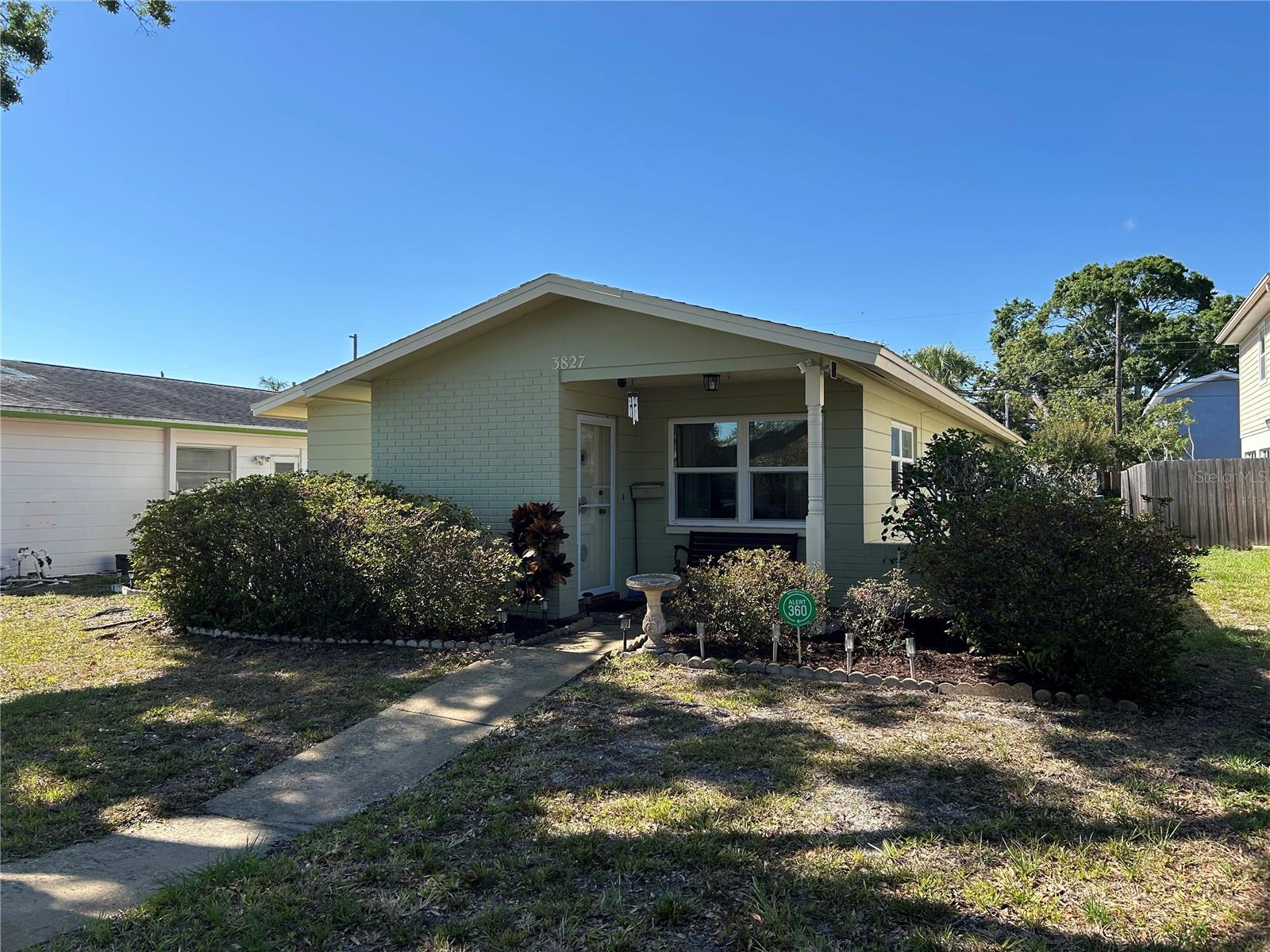 Image 4 of 36 For 3827 15th Avenue N