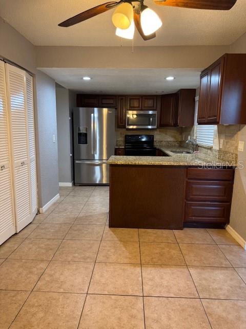 Listing photo id 11 for 7601 Deleon Court