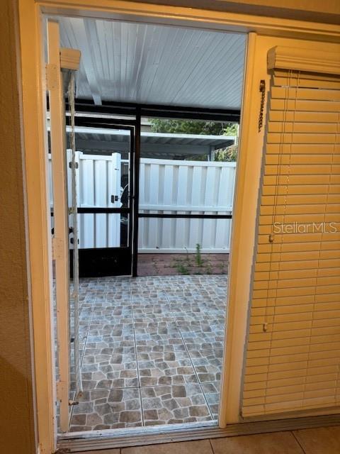 Listing photo id 12 for 7601 Deleon Court