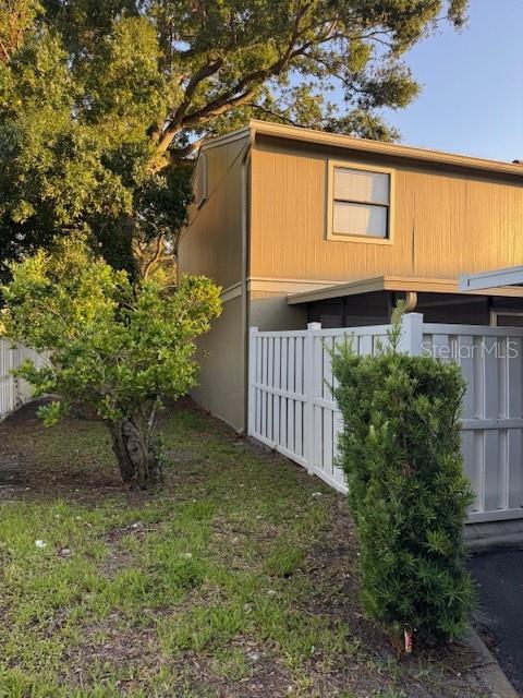 Listing photo id 2 for 7601 Deleon Court
