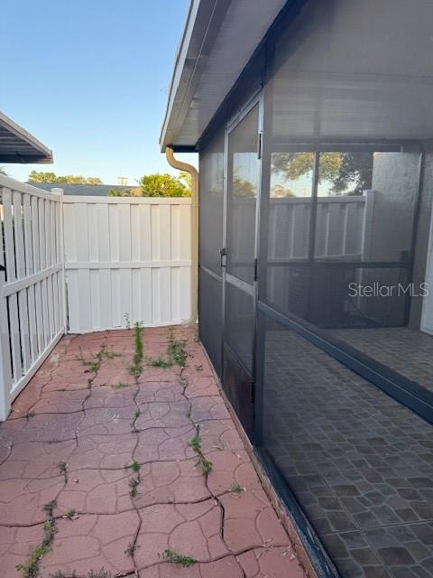 Listing photo id 3 for 7601 Deleon Court