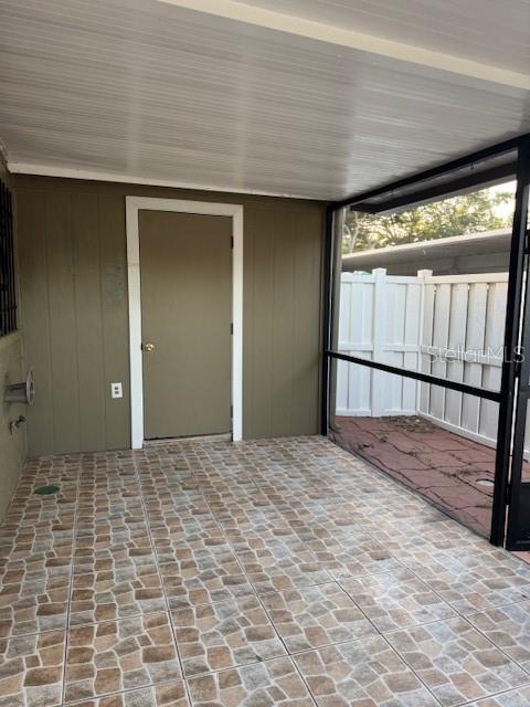 Listing photo id 4 for 7601 Deleon Court