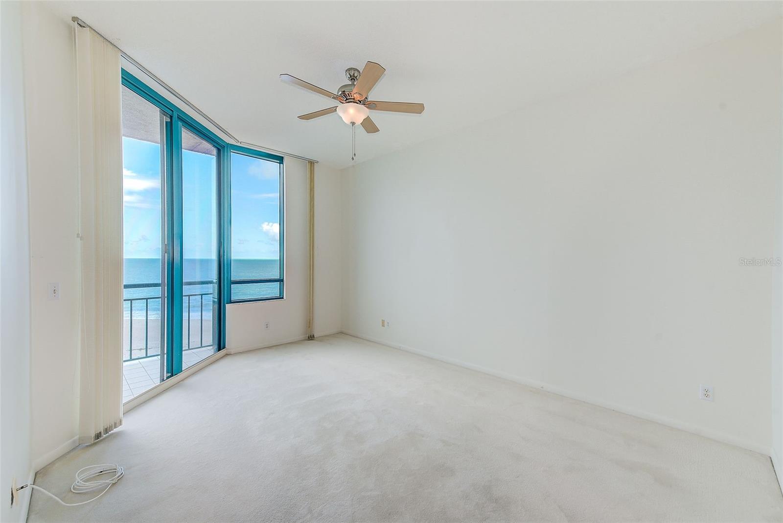 Listing photo id 11 for 1560 Gulf Boulevard 503