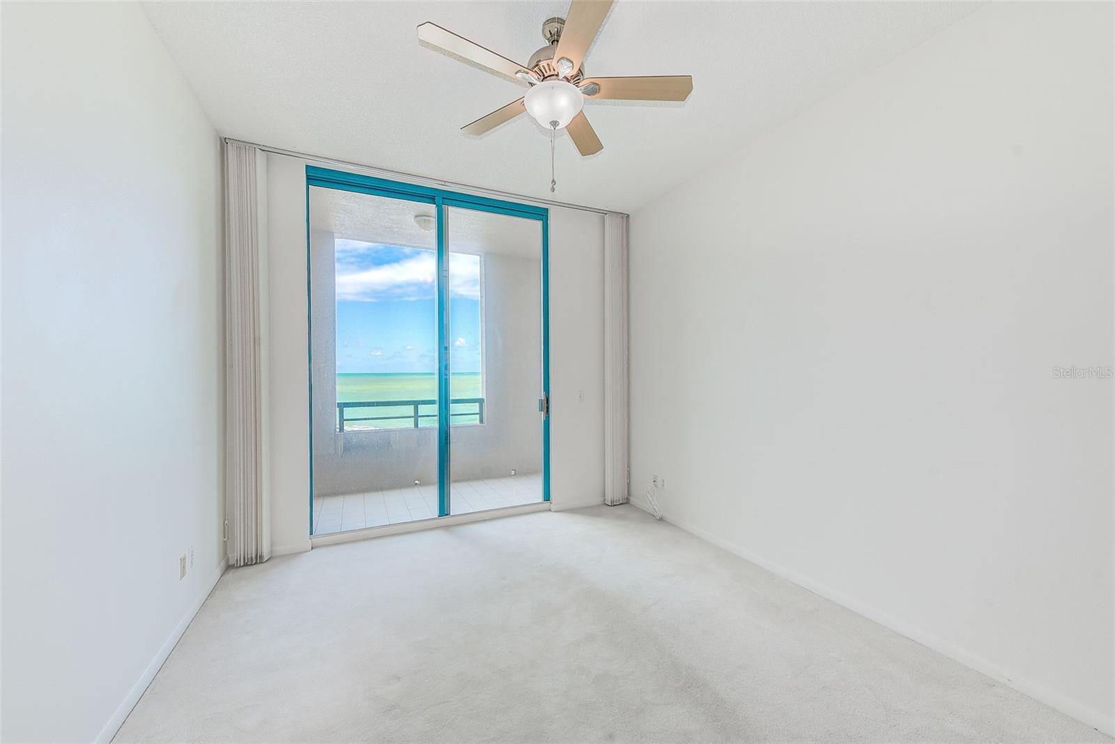 Listing photo id 19 for 1560 Gulf Boulevard 503
