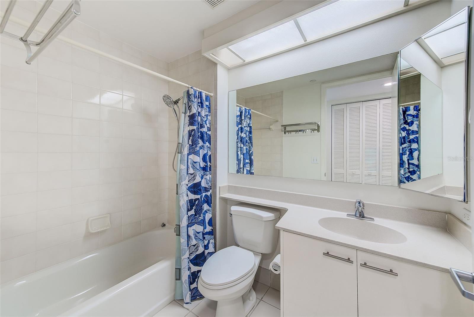 Listing photo id 20 for 1560 Gulf Boulevard 503