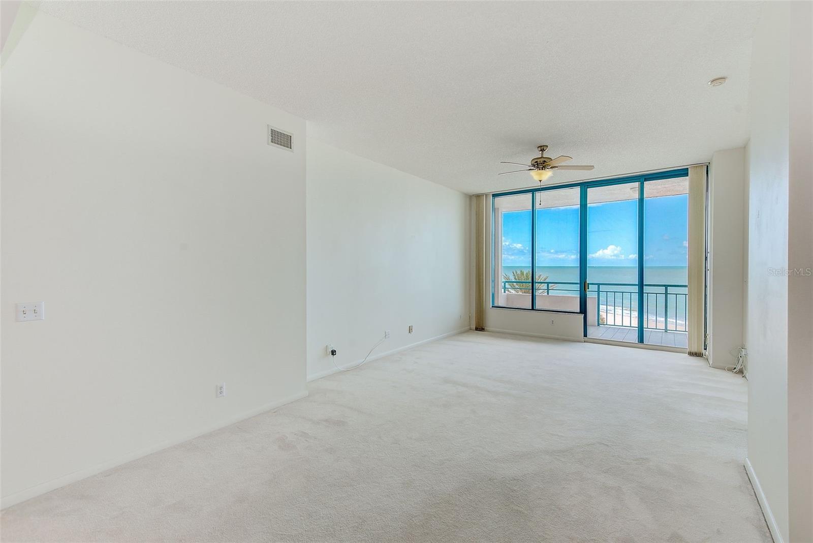 Listing photo id 21 for 1560 Gulf Boulevard 503
