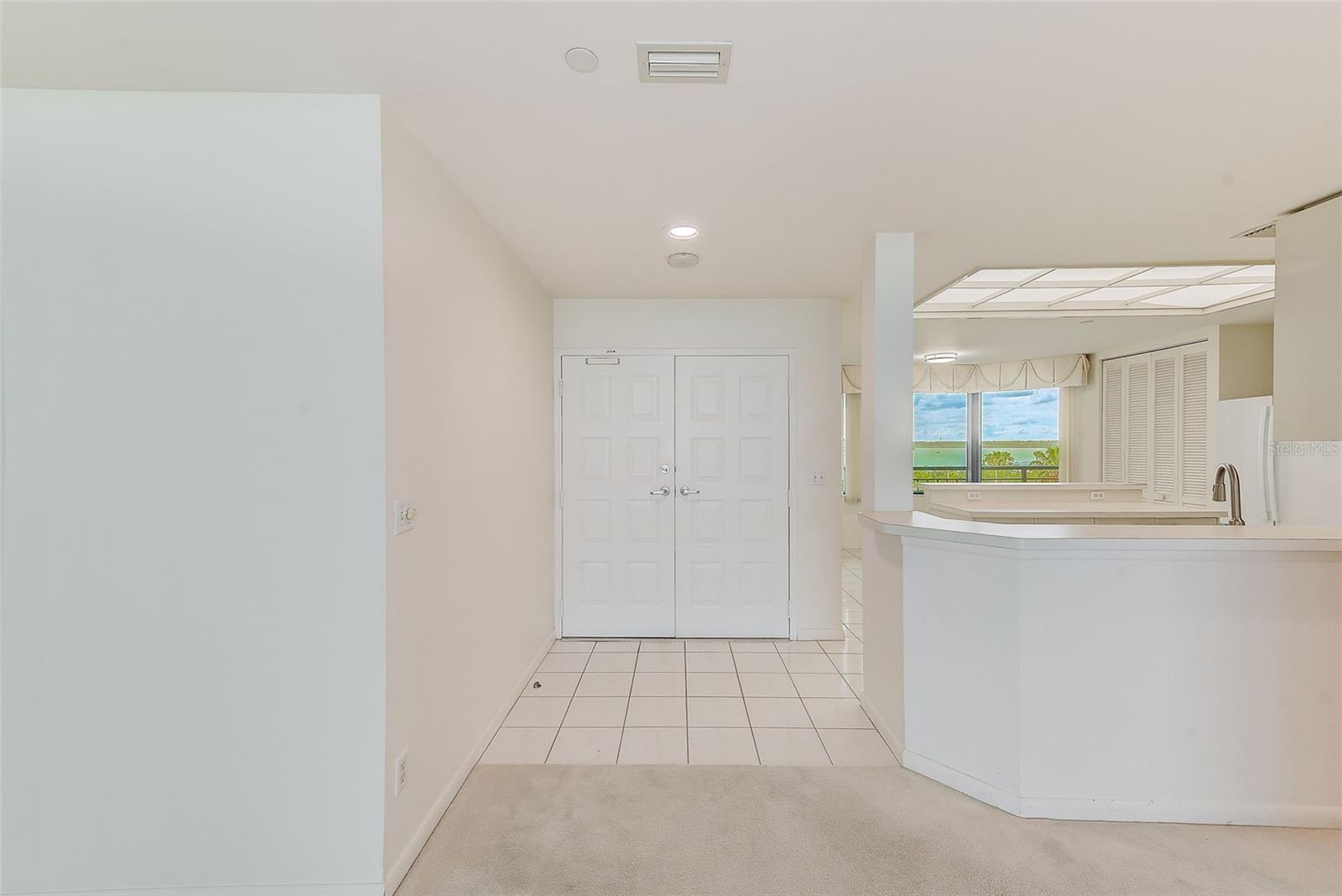 Listing photo id 1 for 1560 Gulf Boulevard 503