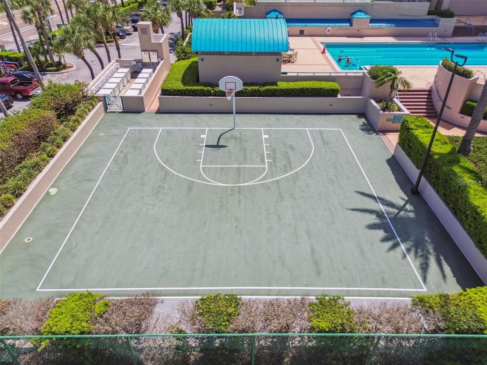 Listing photo id 31 for 1560 Gulf Boulevard 503