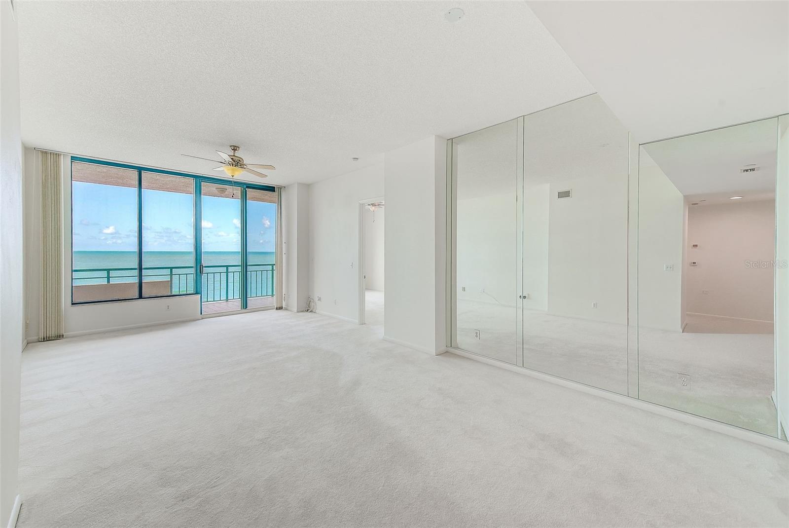 Listing photo id 2 for 1560 Gulf Boulevard 503