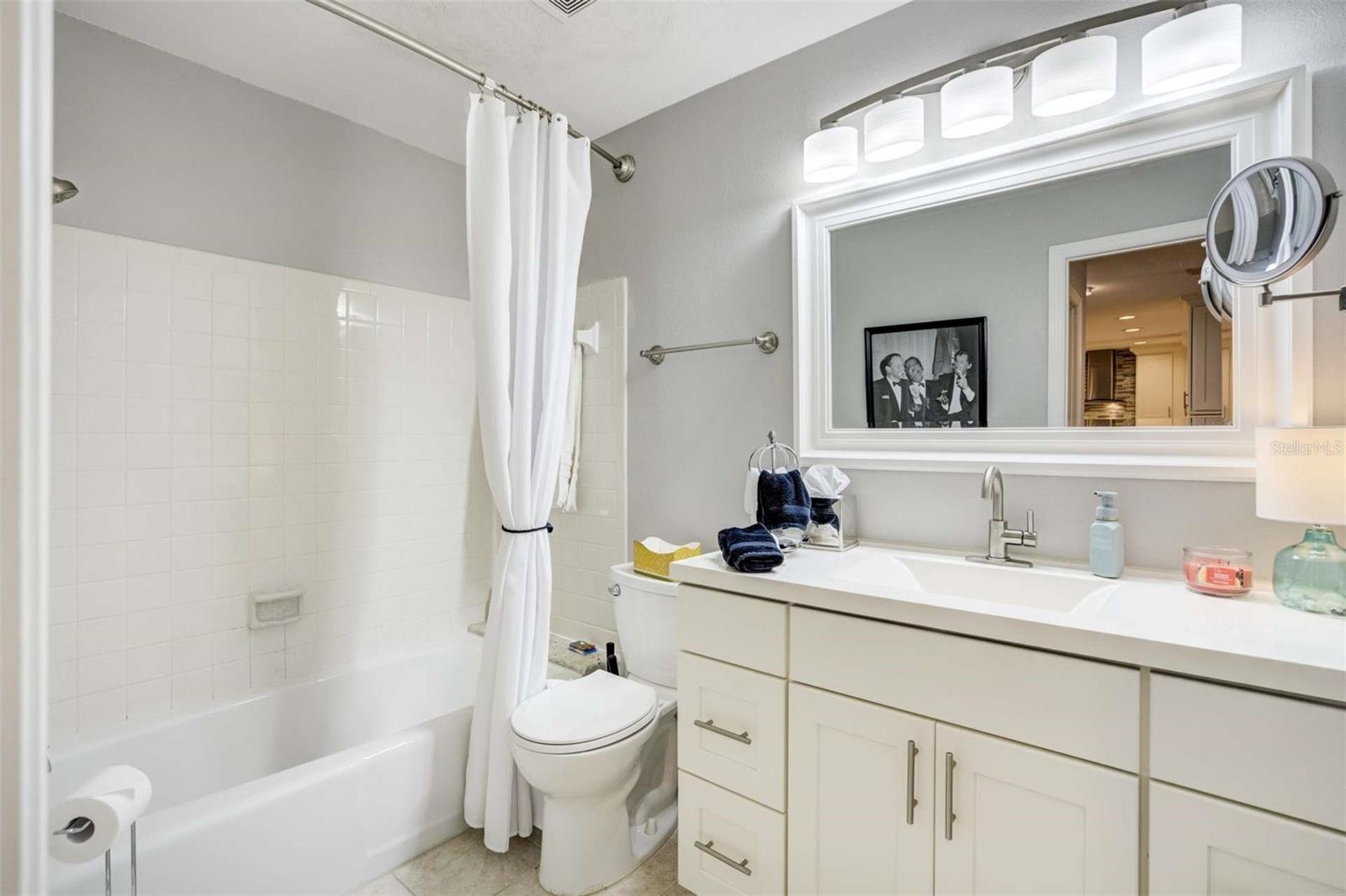 Listing photo id 11 for 100 Bluff View Drive 405a