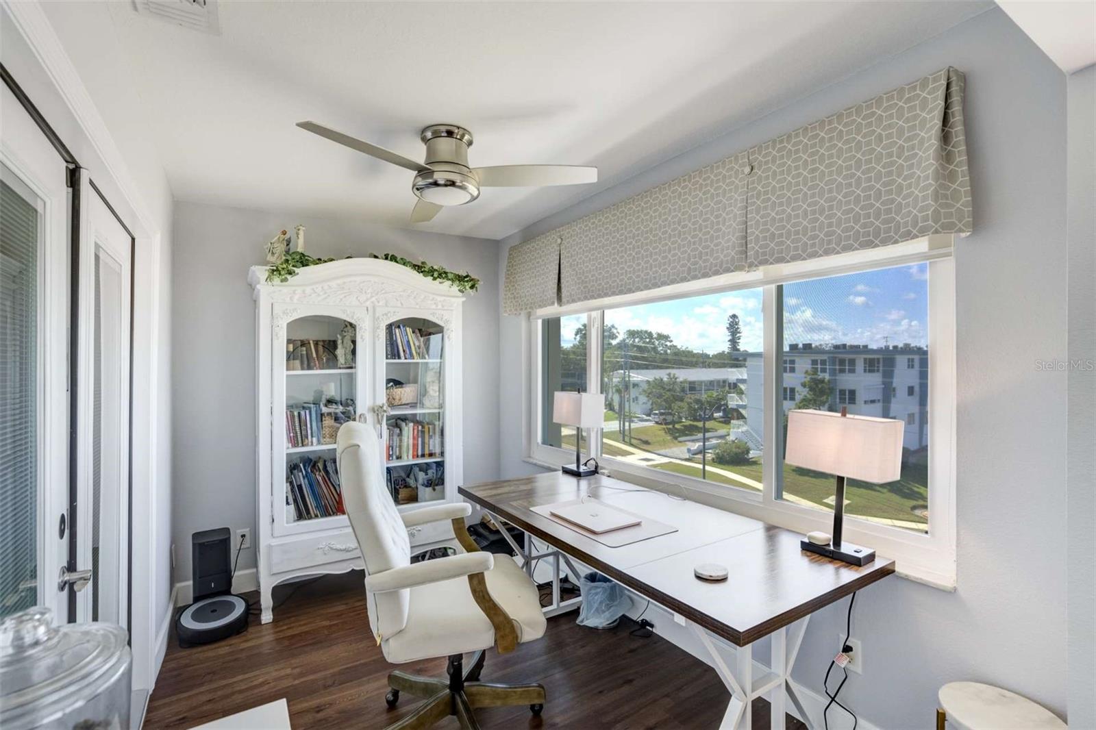 Listing photo id 12 for 100 Bluff View Drive 405a