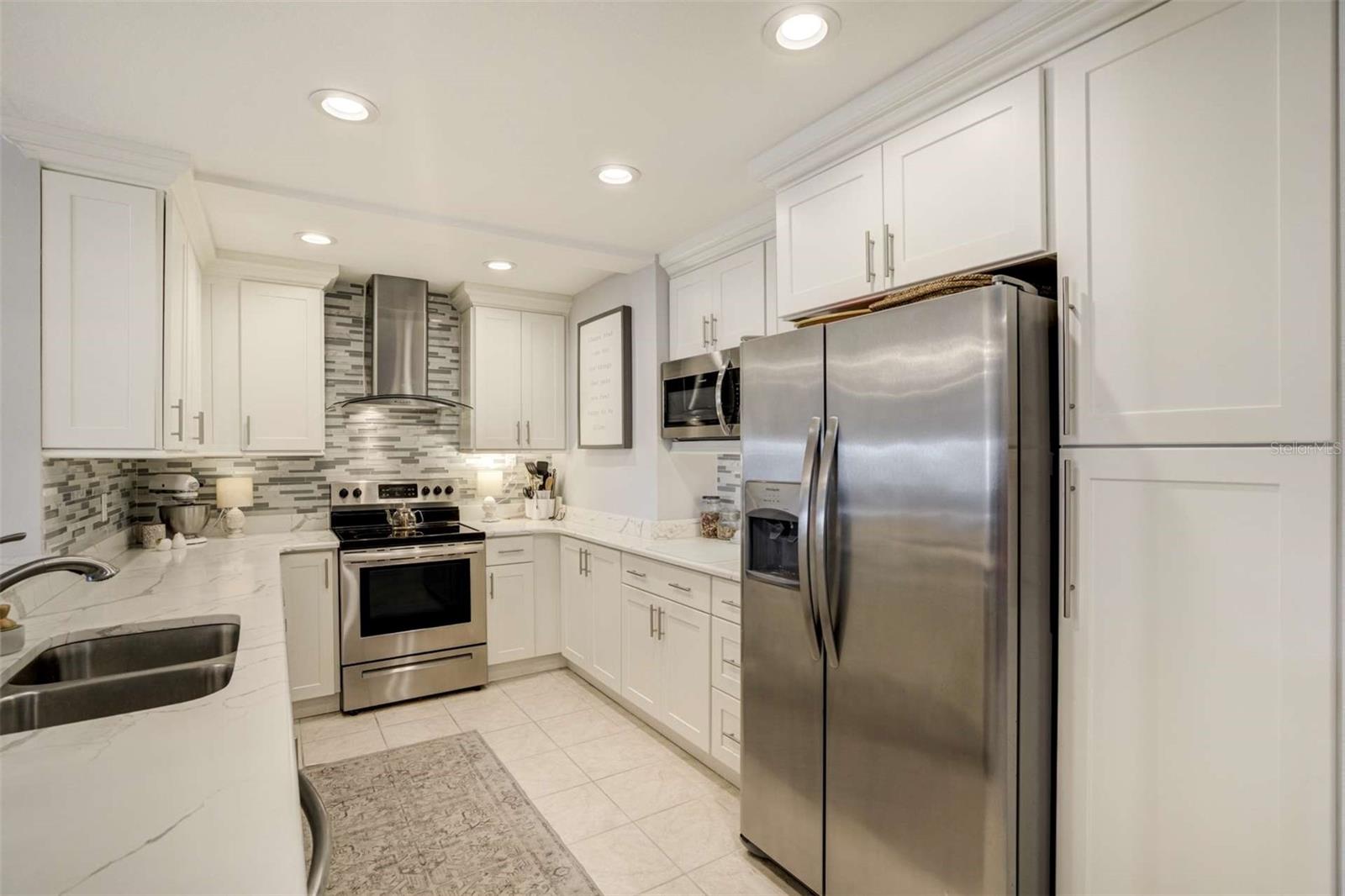 Listing photo id 1 for 100 Bluff View Drive 405a