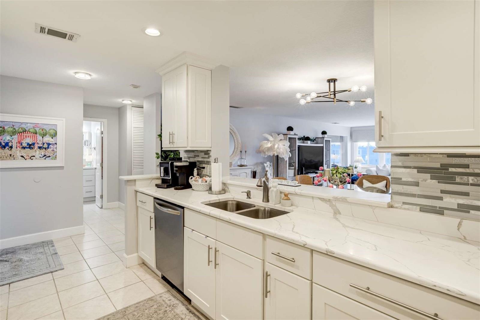 Listing photo id 4 for 100 Bluff View Drive 405a