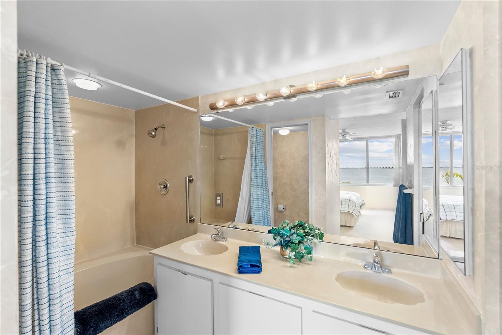 Image 12 of 21 For 5155 Isla Key Boulevard S 304