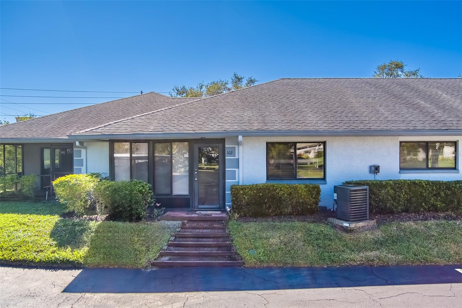 Image 21 of 30 For 2725 Countryside Boulevard 102