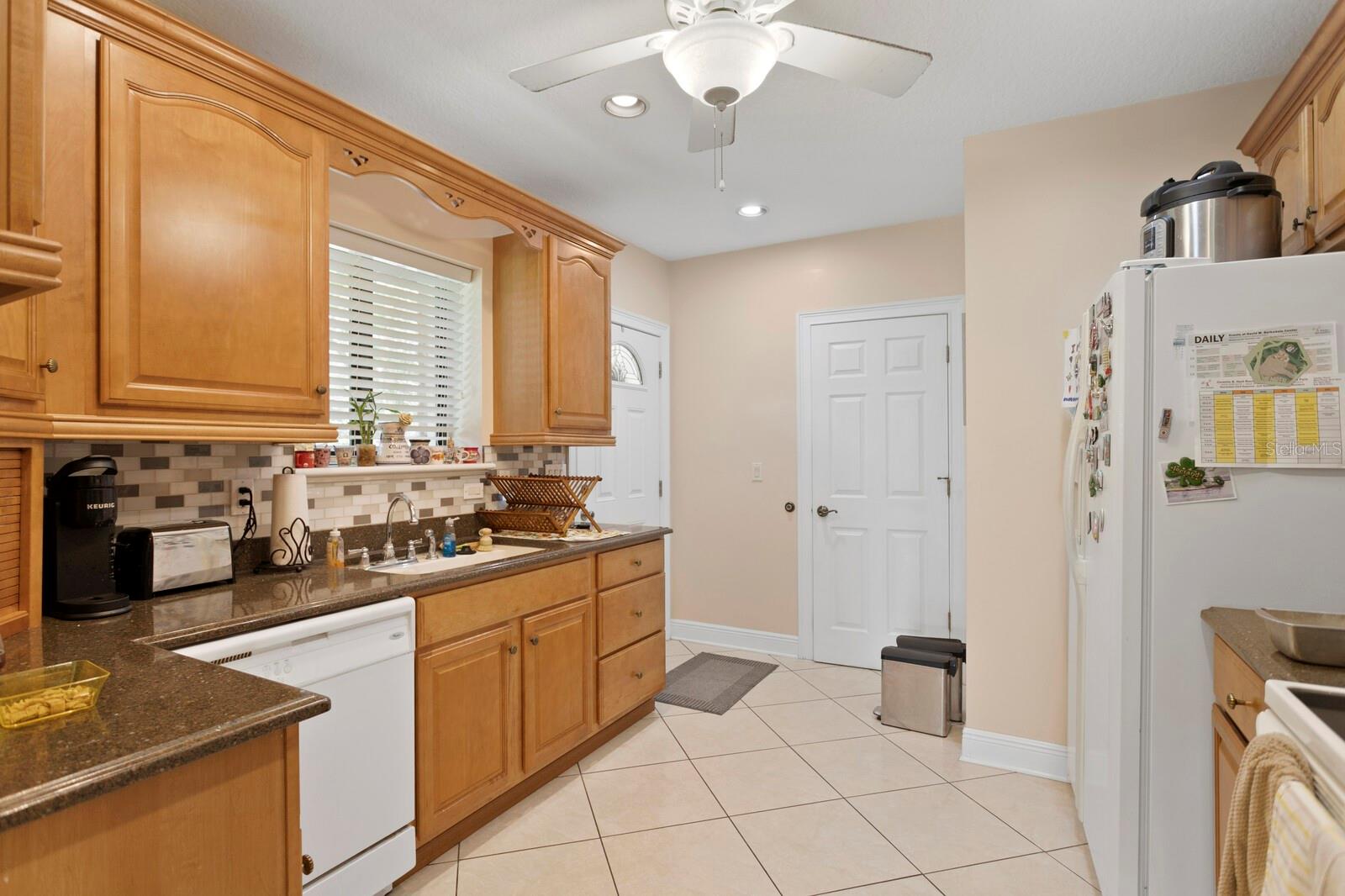 Listing photo id 15 for 3005 Sligh Avenue