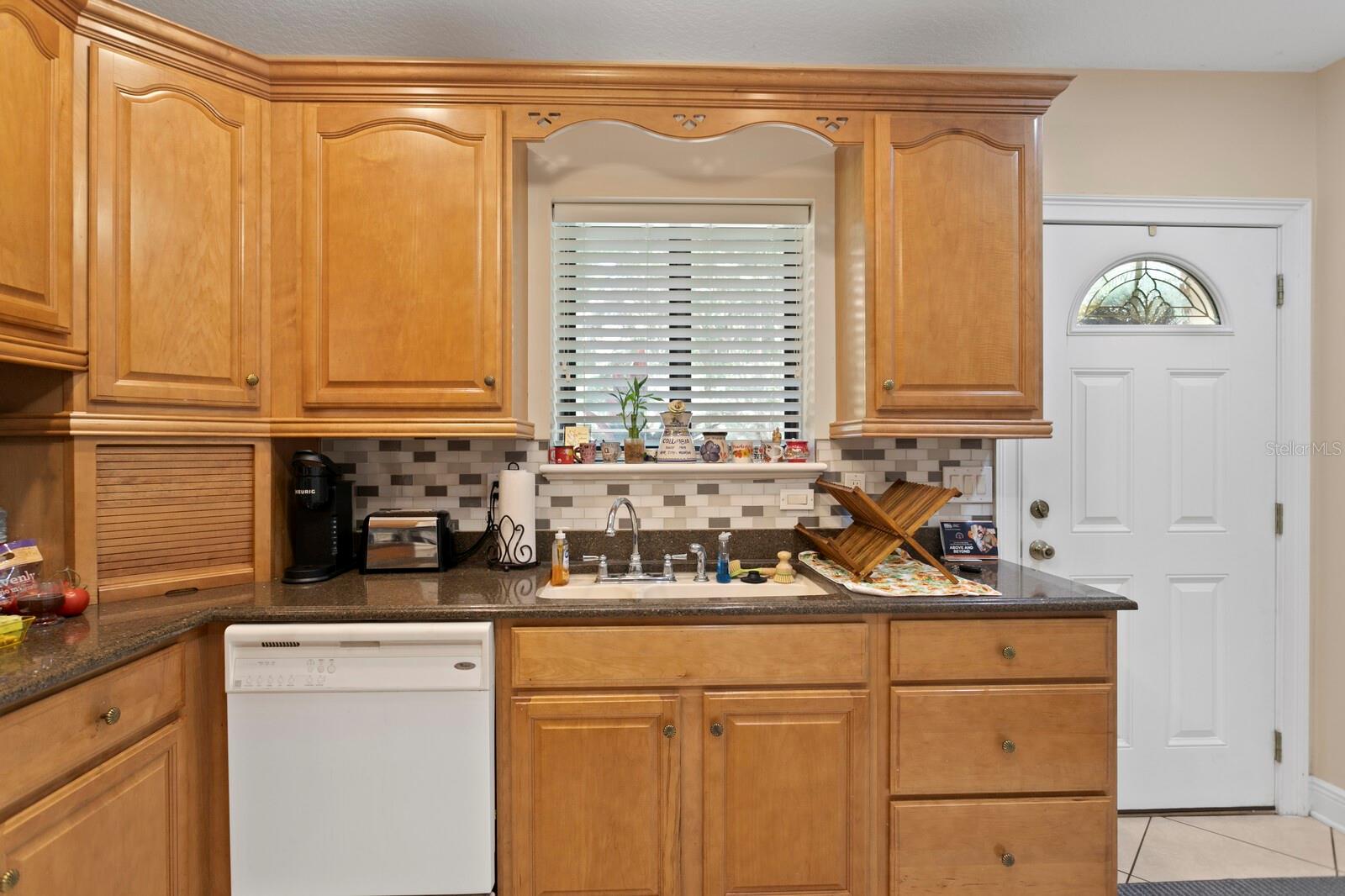 Listing photo id 17 for 3005 Sligh Avenue