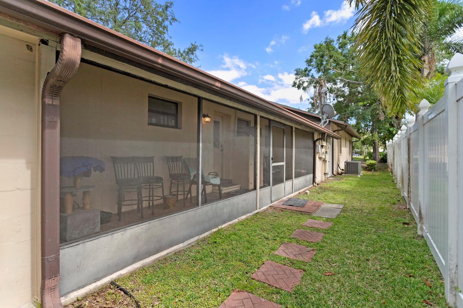 Listing photo id 27 for 3005 Sligh Avenue