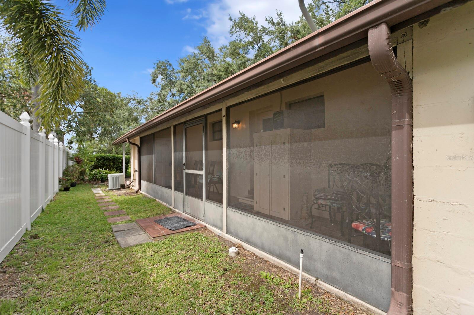 Listing photo id 28 for 3005 Sligh Avenue