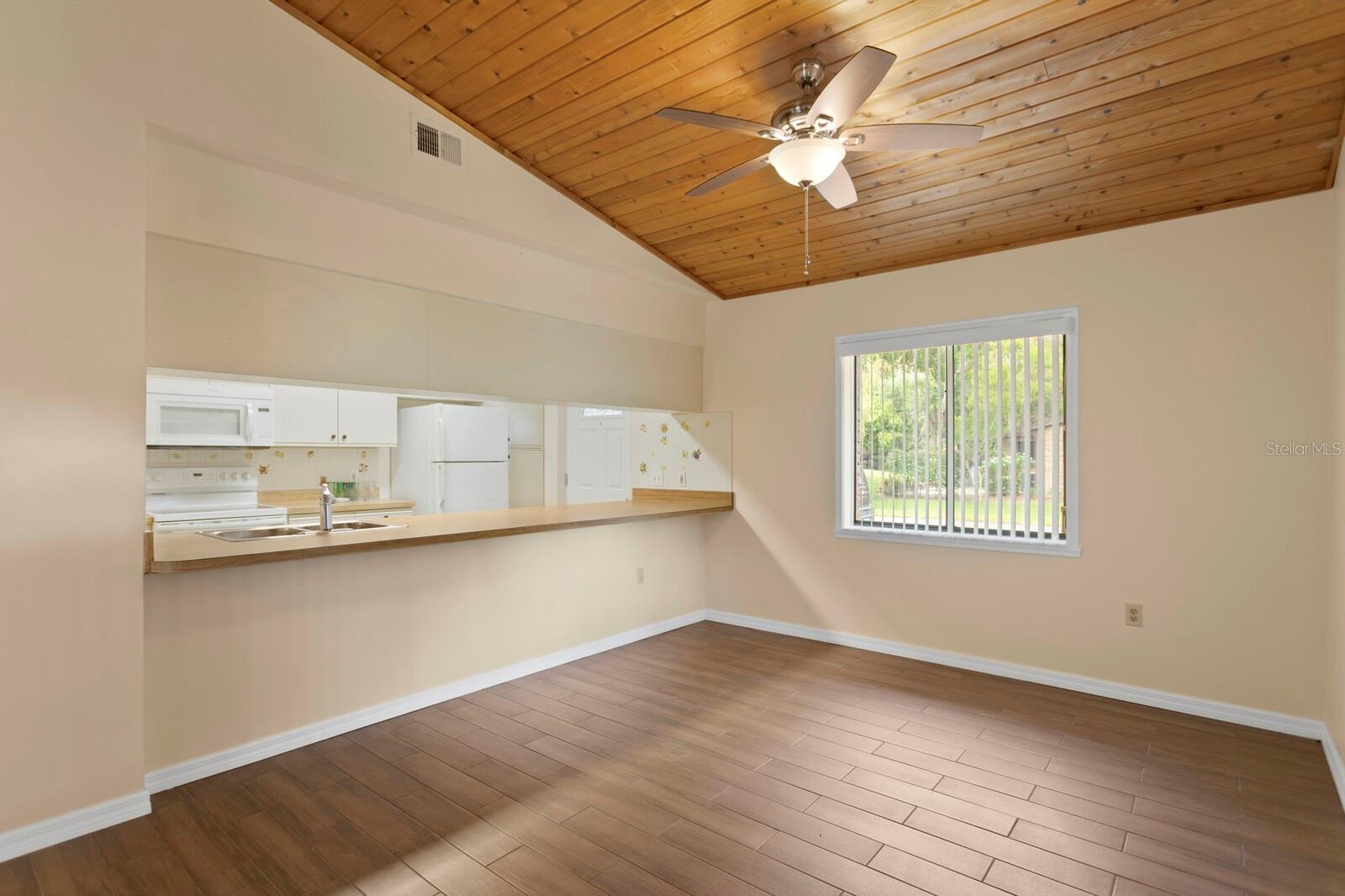 Listing photo id 33 for 3005 Sligh Avenue