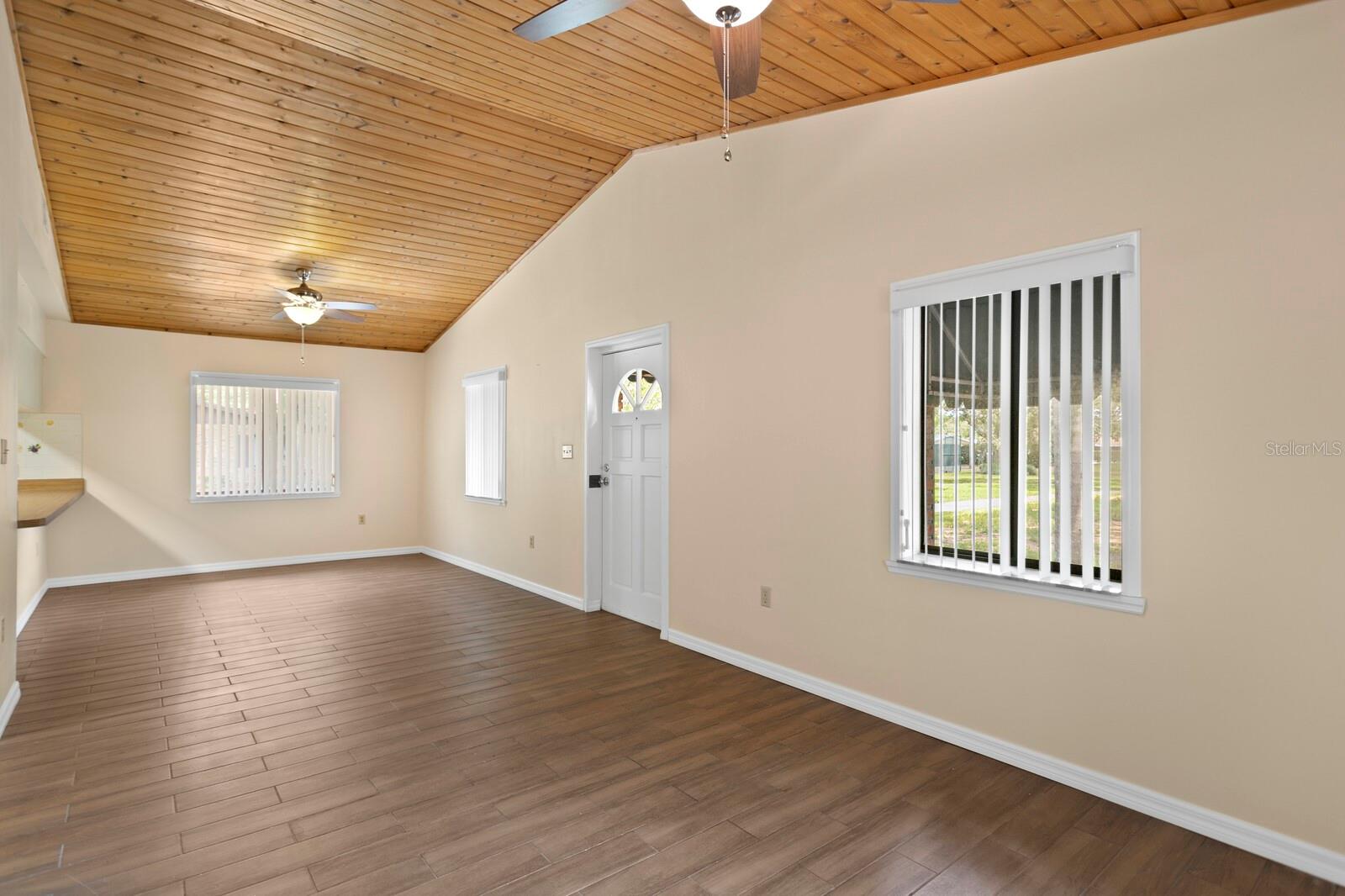 Listing photo id 35 for 3005 Sligh Avenue