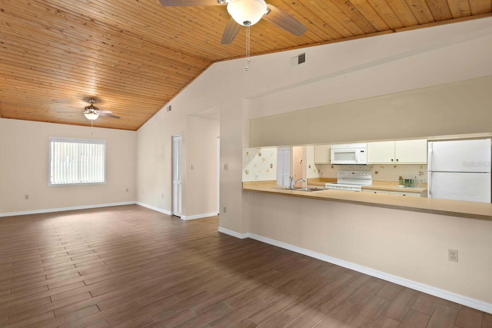 Listing photo id 37 for 3005 Sligh Avenue