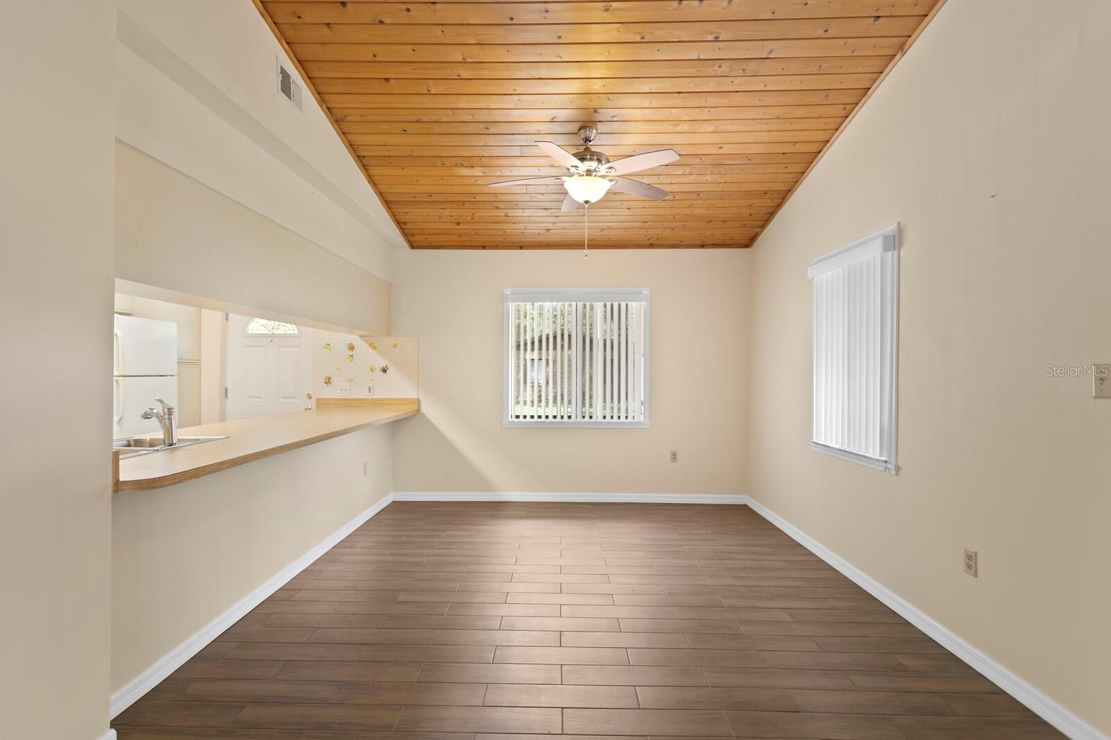 Listing photo id 38 for 3005 Sligh Avenue