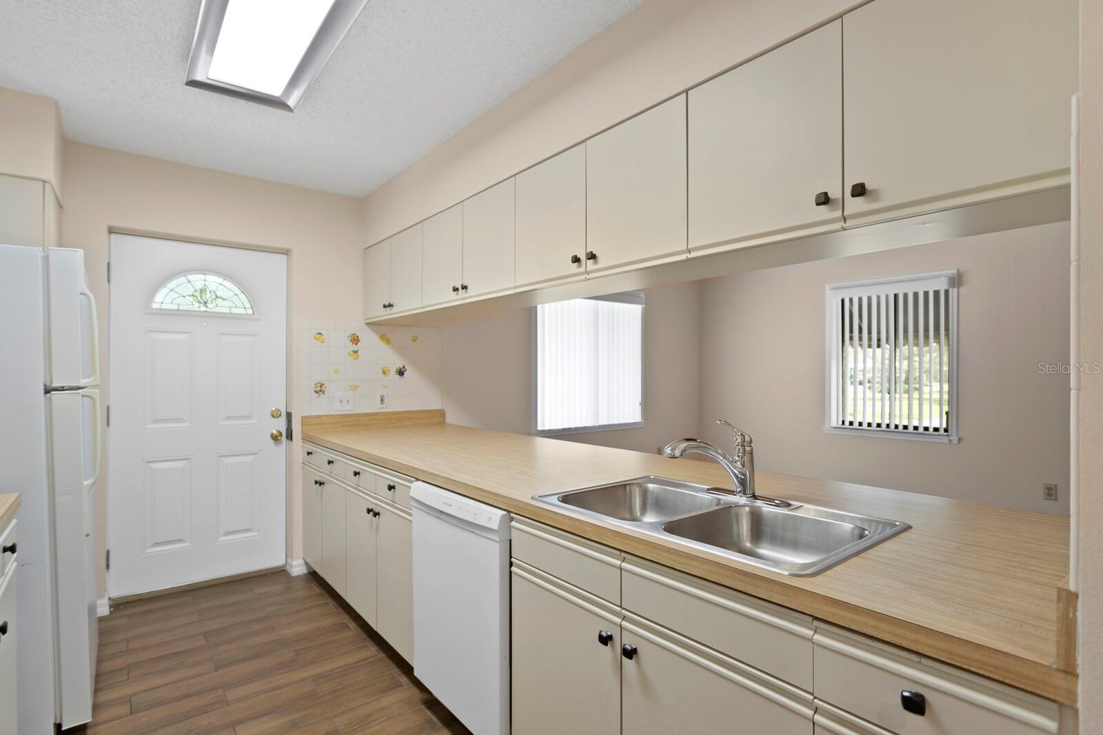 Listing photo id 41 for 3005 Sligh Avenue
