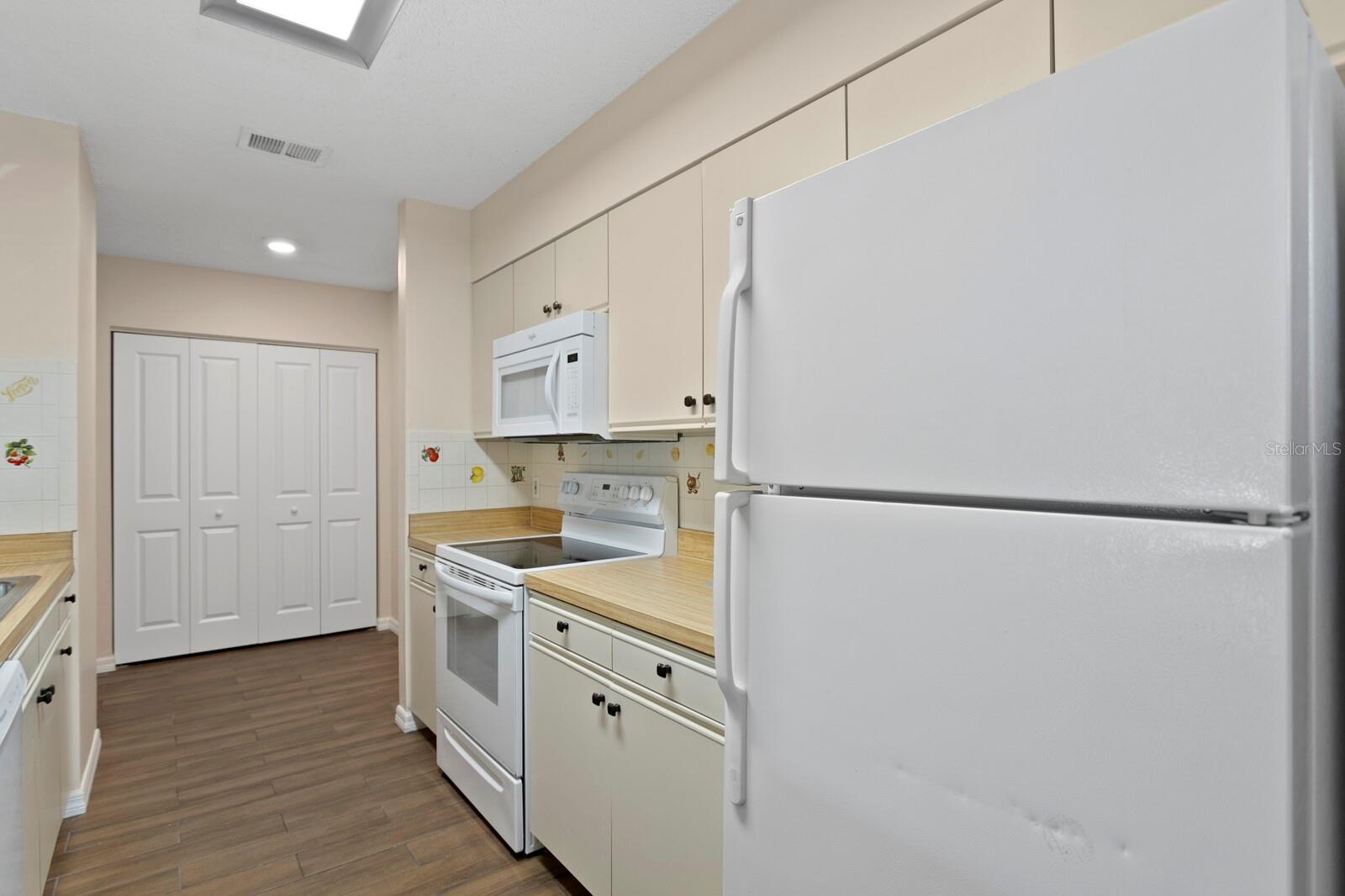 Listing photo id 42 for 3005 Sligh Avenue