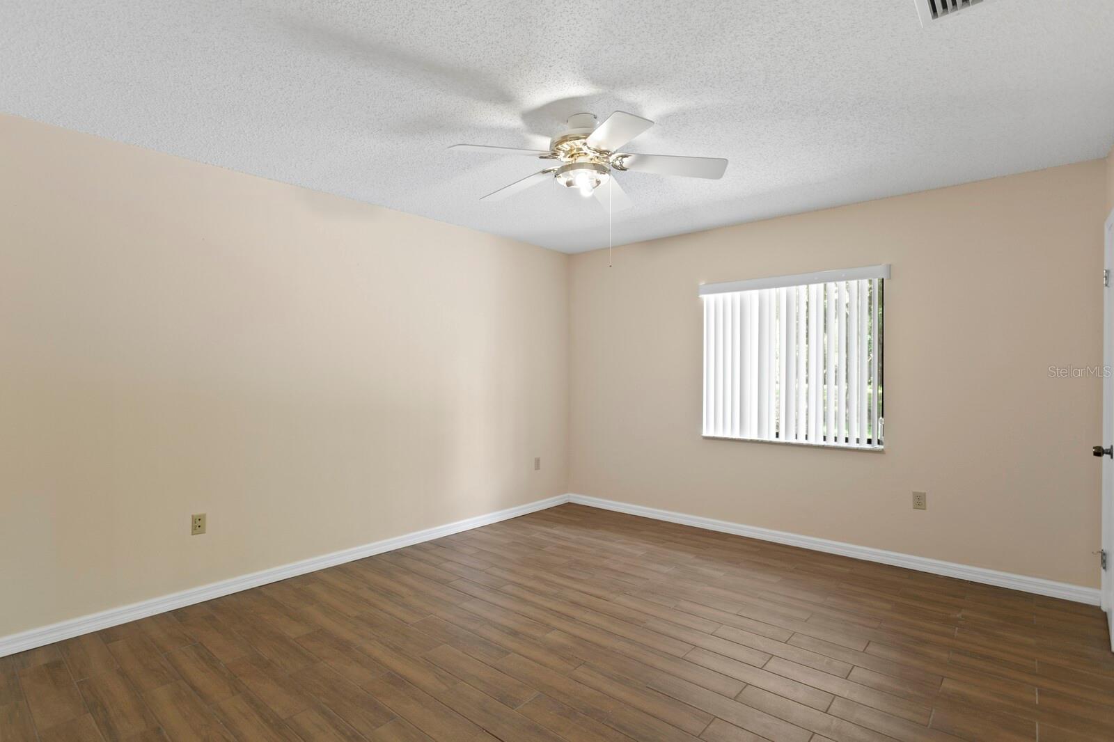 Listing photo id 45 for 3005 Sligh Avenue