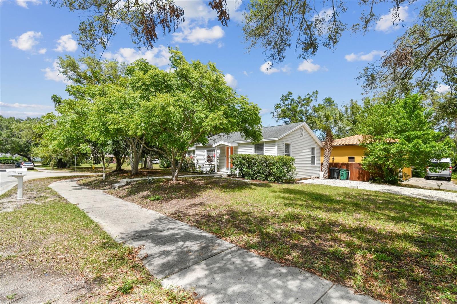 Image 13 of 51 For 670 Wooddell Dr